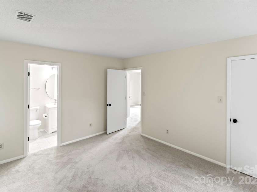 10016 Heathergate Lane, Mint Hill, NC 28227.  MLS# CAR4270062, YatesRealty ID 26113. 