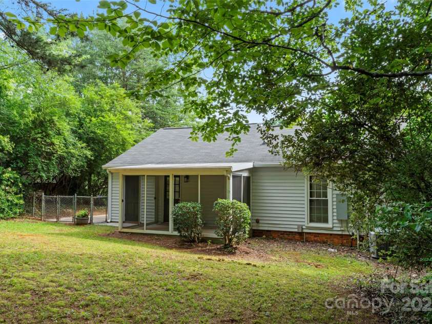 10016 Heathergate Lane, Mint Hill, NC 28227.  MLS# CAR4270062, YatesRealty ID 26113. 