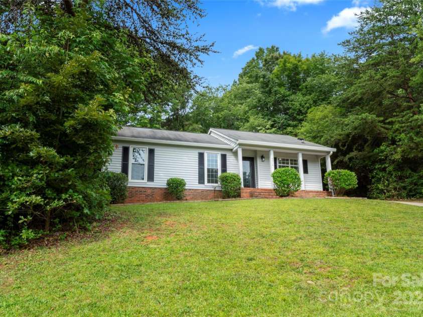 10016 Heathergate Lane, Mint Hill, NC 28227.  MLS# CAR4270062, YatesRealty ID 26113. 