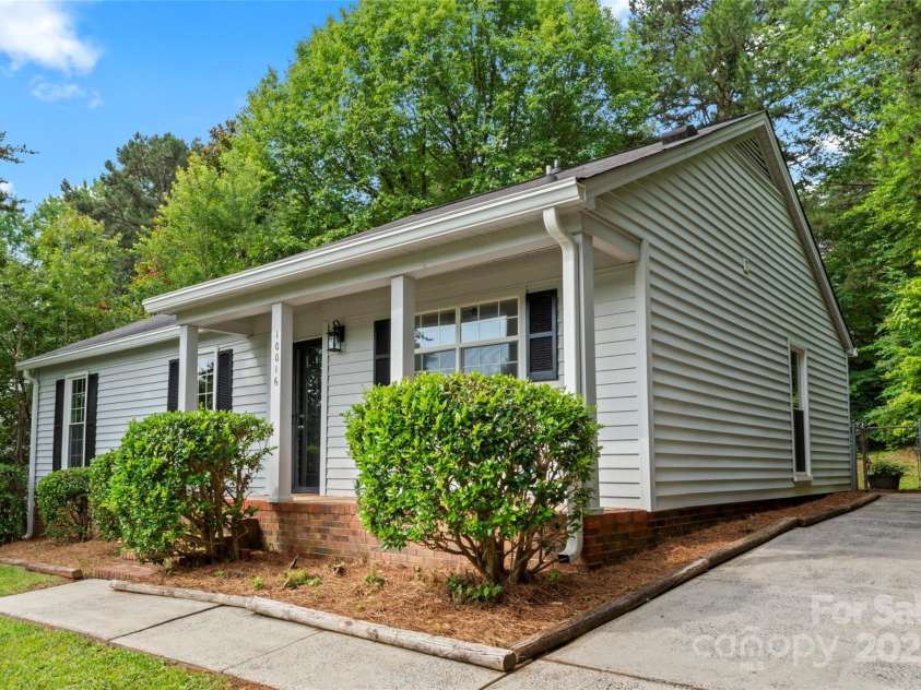 10016 Heathergate Lane, Mint Hill, NC 28227.  MLS# CAR4270062, YatesRealty ID 26113. 