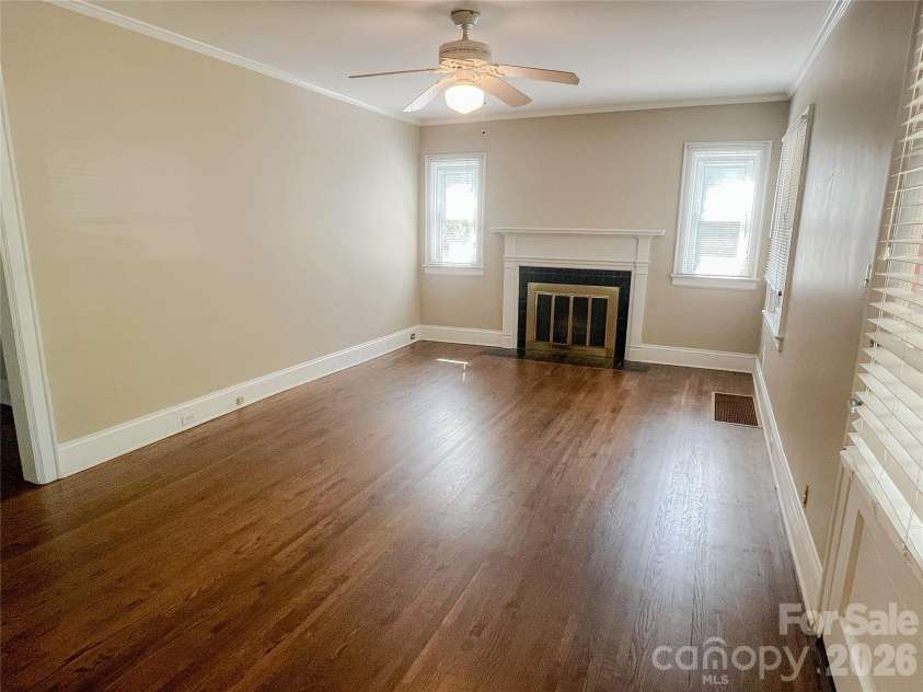 2105 Chesterfield Avenue, Charlotte, NC 28205.  MLS# CAR4387412, YatesRealty ID 26114. 
