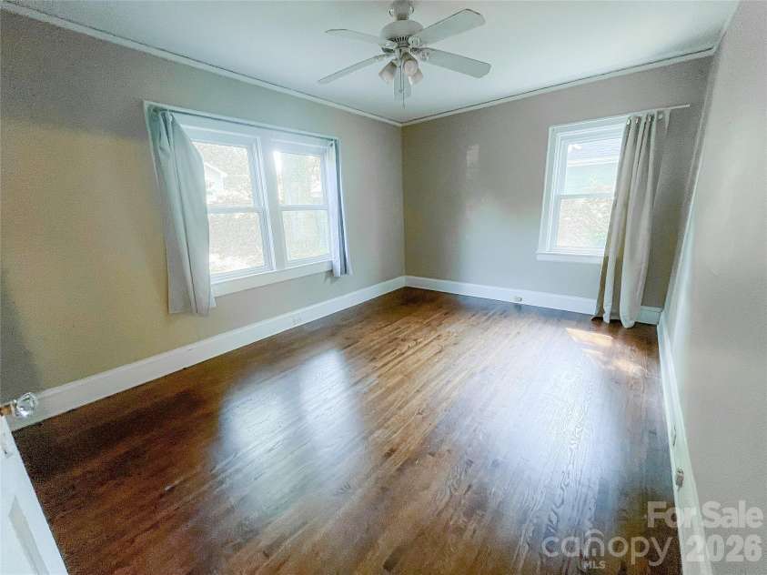 2105 Chesterfield Avenue, Charlotte, NC 28205.  MLS# CAR4387412, YatesRealty ID 26114. 