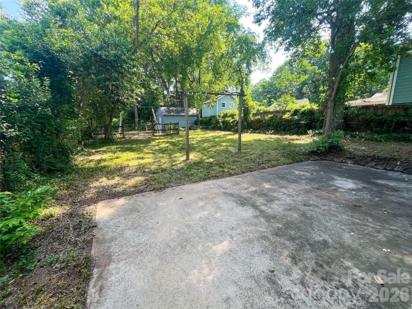 2105 Chesterfield Avenue, Charlotte, NC 28205.  MLS# CAR4387412, YatesRealty ID 26114. 