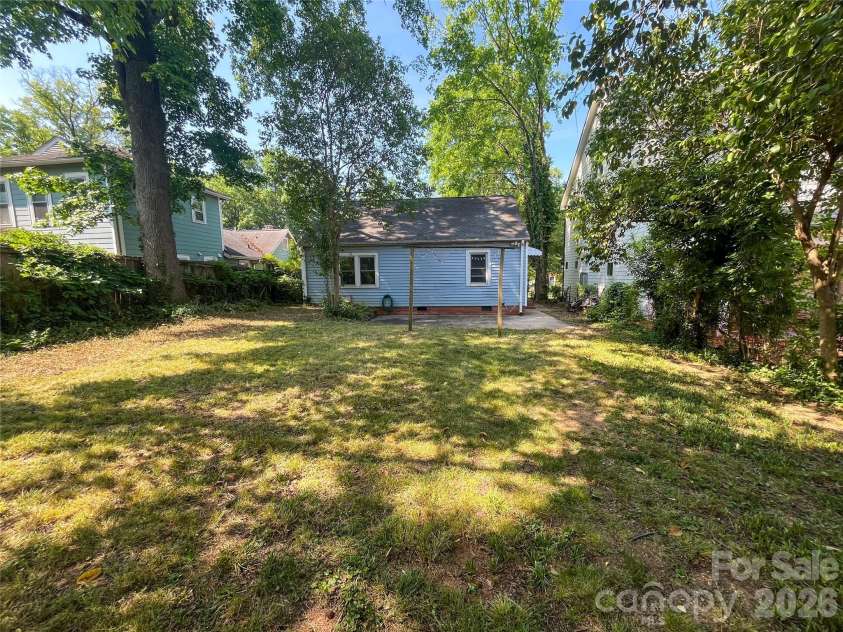2105 Chesterfield Avenue, Charlotte, NC 28205.  MLS# CAR4387412, YatesRealty ID 26114. 