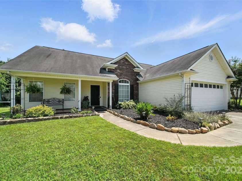2701 Parkwest Drive, Albemarle, NC 28001.  MLS# CAR4277388, YatesRealty ID 26114. 