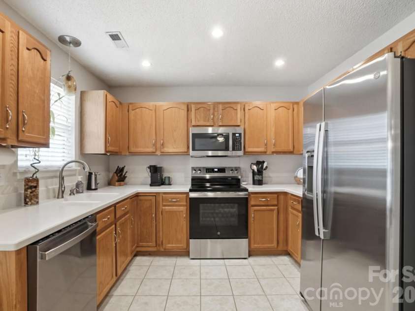 6000 Carriage Oaks Drive, Charlotte, NC 28262.  MLS# CAR4386305, YatesRealty ID 26115. 
