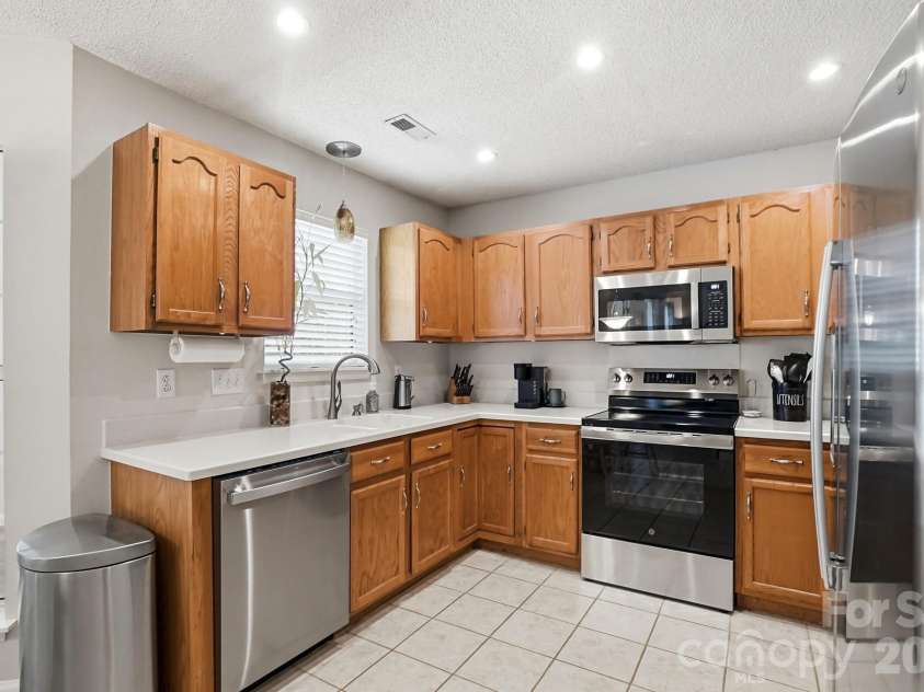 6000 Carriage Oaks Drive, Charlotte, NC 28262.  MLS# CAR4386305, YatesRealty ID 26115. 