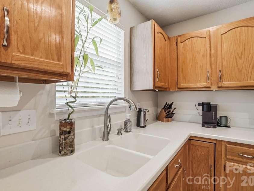 6000 Carriage Oaks Drive, Charlotte, NC 28262.  MLS# CAR4386305, YatesRealty ID 26115. 