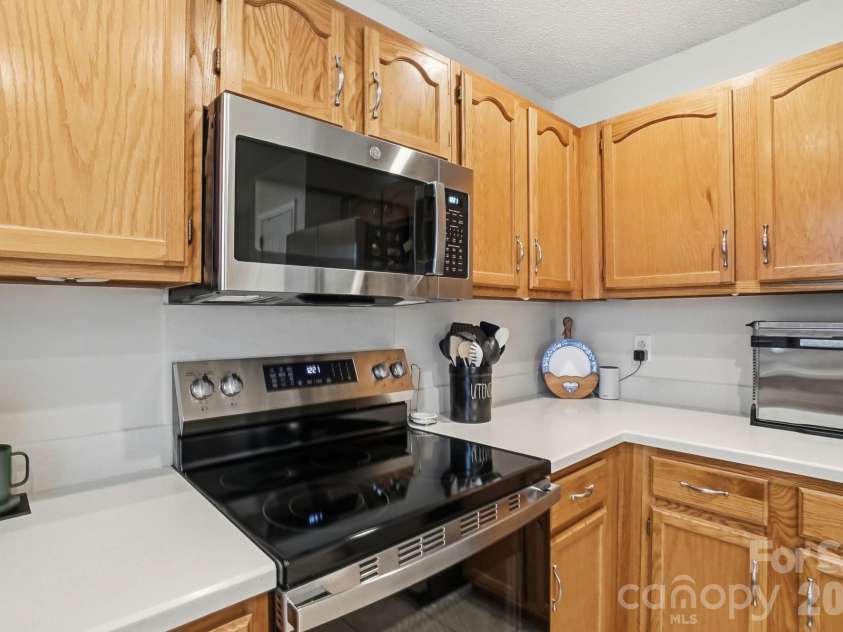 6000 Carriage Oaks Drive, Charlotte, NC 28262.  MLS# CAR4386305, YatesRealty ID 26115. 