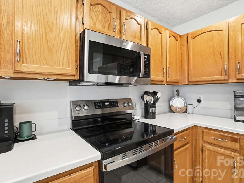 6000 Carriage Oaks Drive, Charlotte, NC 28262.  MLS# CAR4386305, YatesRealty ID 26115. 
