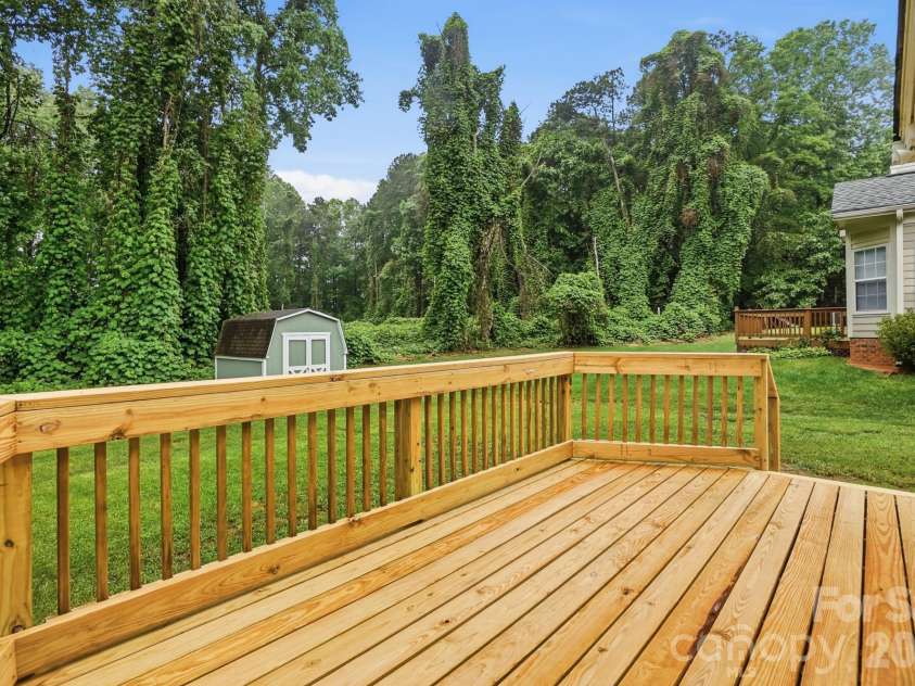 6000 Carriage Oaks Drive, Charlotte, NC 28262.  MLS# CAR4386305, YatesRealty ID 26115. 
