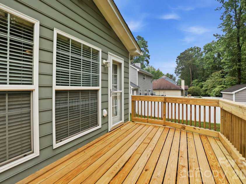 6000 Carriage Oaks Drive, Charlotte, NC 28262.  MLS# CAR4386305, YatesRealty ID 26115. 