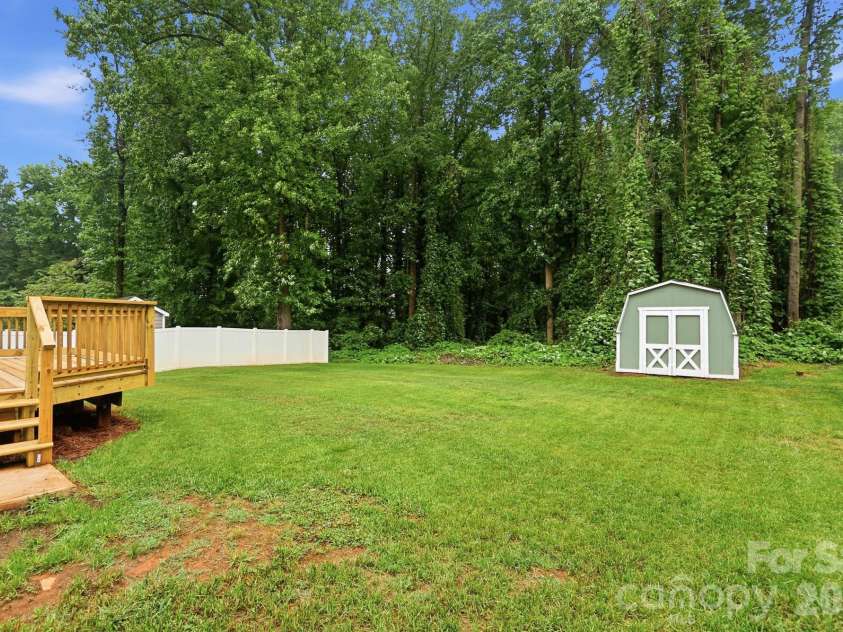 6000 Carriage Oaks Drive, Charlotte, NC 28262.  MLS# CAR4386305, YatesRealty ID 26115. 