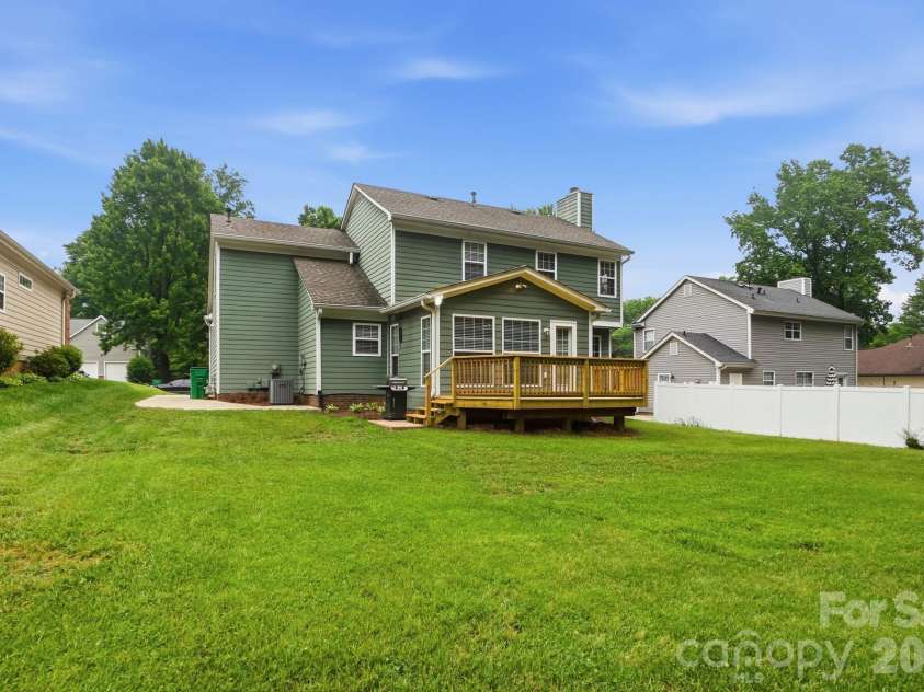 6000 Carriage Oaks Drive, Charlotte, NC 28262.  MLS# CAR4386305, YatesRealty ID 26115. 
