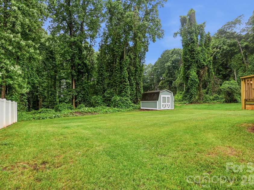 6000 Carriage Oaks Drive, Charlotte, NC 28262.  MLS# CAR4386305, YatesRealty ID 26115. 