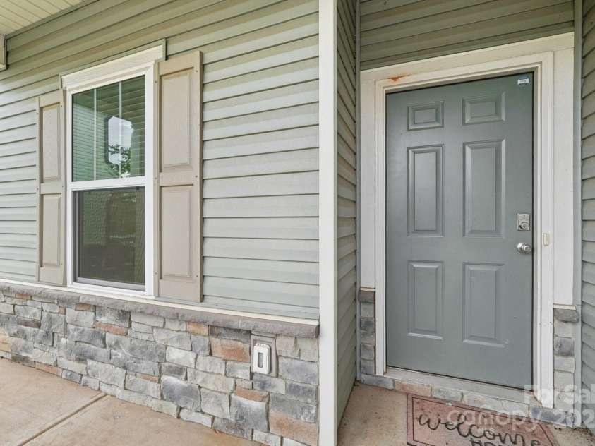 120 Mooring Drive, Statesville, NC 28677.  MLS# CAR4263806, YatesRealty ID 26116. 