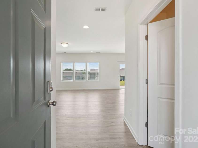 120 Mooring Drive, Statesville, NC 28677.  MLS# CAR4263806, YatesRealty ID 26116. 