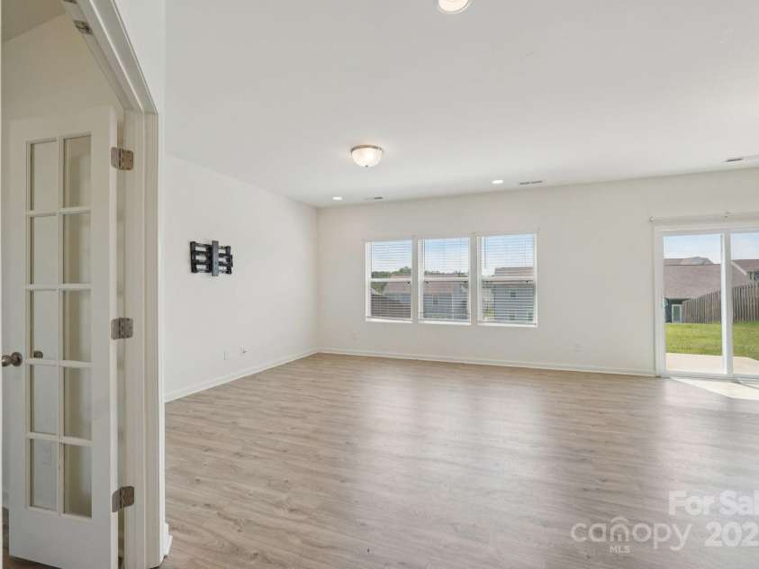 120 Mooring Drive, Statesville, NC 28677.  MLS# CAR4263806, YatesRealty ID 26116. 