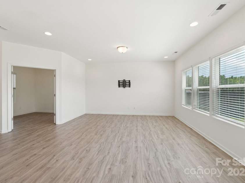 120 Mooring Drive, Statesville, NC 28677.  MLS# CAR4263806, YatesRealty ID 26116. 