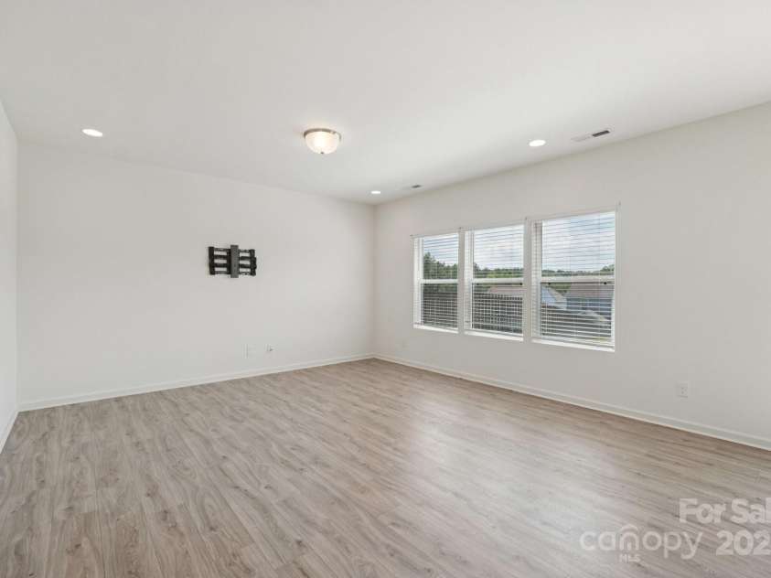 120 Mooring Drive, Statesville, NC 28677.  MLS# CAR4263806, YatesRealty ID 26116. 