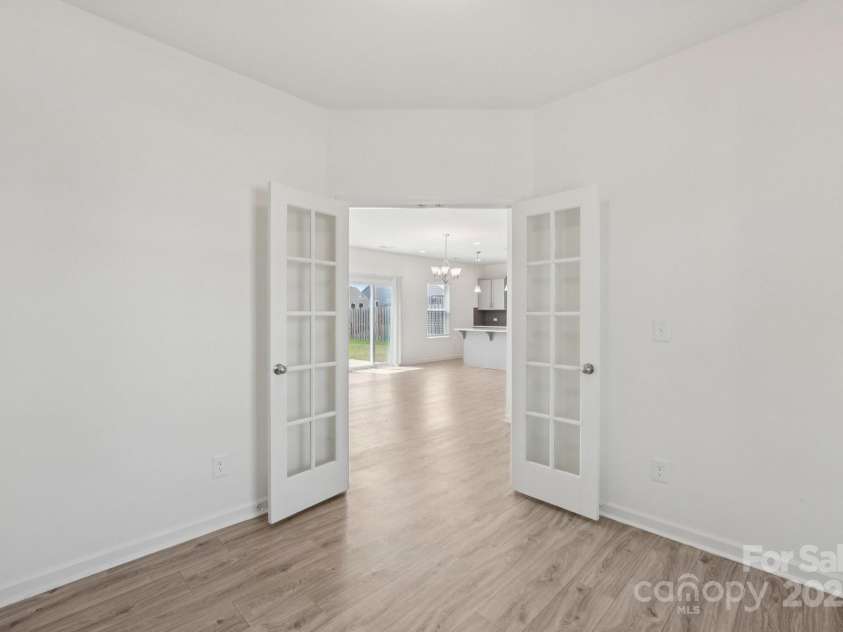 120 Mooring Drive, Statesville, NC 28677.  MLS# CAR4263806, YatesRealty ID 26116. 