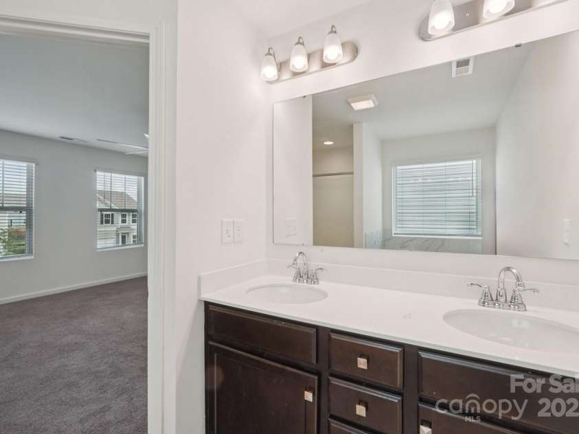 120 Mooring Drive, Statesville, NC 28677.  MLS# CAR4263806, YatesRealty ID 26116. 