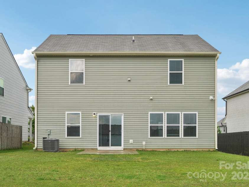 120 Mooring Drive, Statesville, NC 28677.  MLS# CAR4263806, YatesRealty ID 26116. 