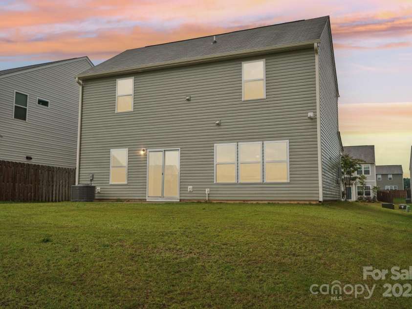 120 Mooring Drive, Statesville, NC 28677.  MLS# CAR4263806, YatesRealty ID 26116. 