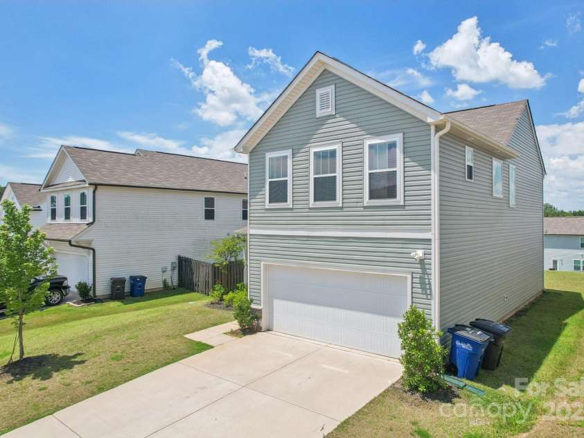 120 Mooring Drive, Statesville, NC 28677.  MLS# CAR4263806, YatesRealty ID 26116. 