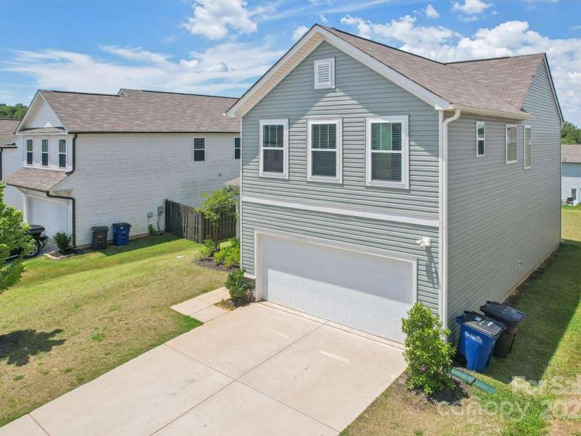 120 Mooring Drive, Statesville, NC 28677.  MLS# CAR4263806, YatesRealty ID 26116. 