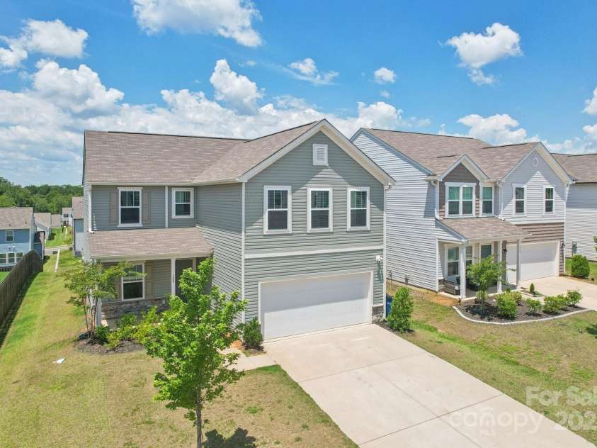 120 Mooring Drive, Statesville, NC 28677.  MLS# CAR4263806, YatesRealty ID 26116. 