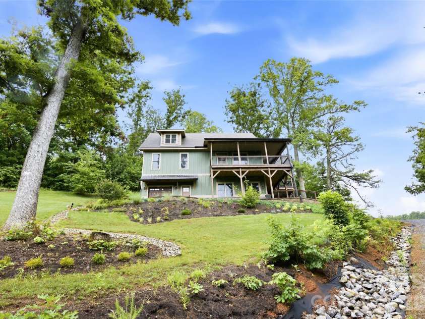 211 Wimbledon Court, Leicester, NC 28748.  MLS# CAR4383171, YatesRealty ID 26117. 