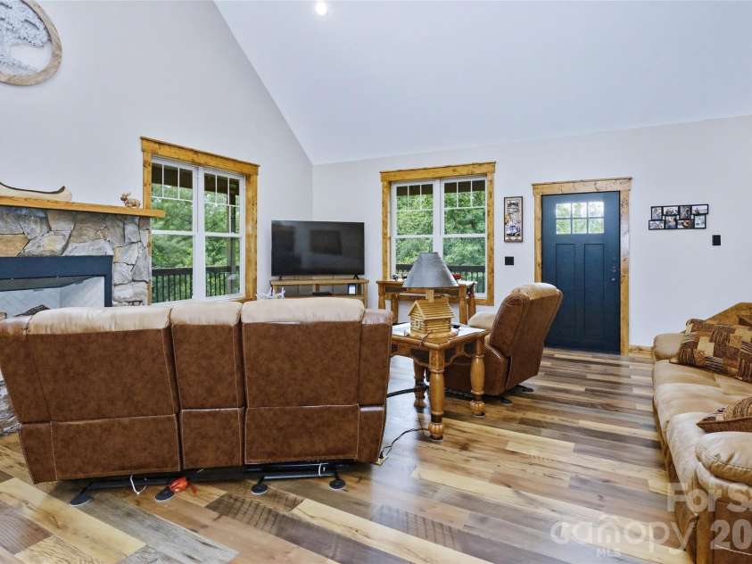 211 Wimbledon Court, Leicester, NC 28748.  MLS# CAR4383171, YatesRealty ID 26117. 