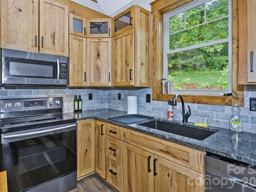 211 Wimbledon Court, Leicester, NC 28748.  MLS# CAR4383171, YatesRealty ID 26117. 
