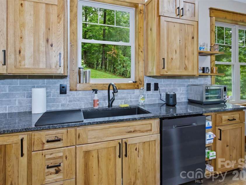 211 Wimbledon Court, Leicester, NC 28748.  MLS# CAR4383171, YatesRealty ID 26117. 