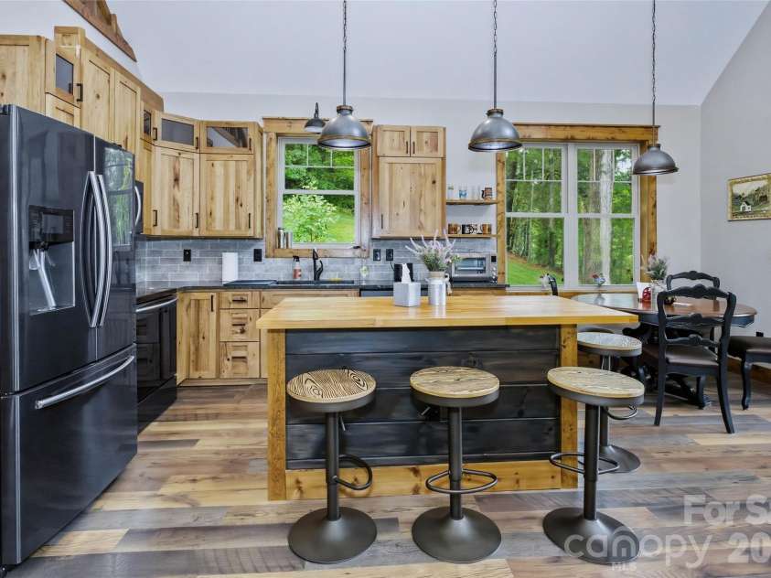 211 Wimbledon Court, Leicester, NC 28748.  MLS# CAR4383171, YatesRealty ID 26117. 