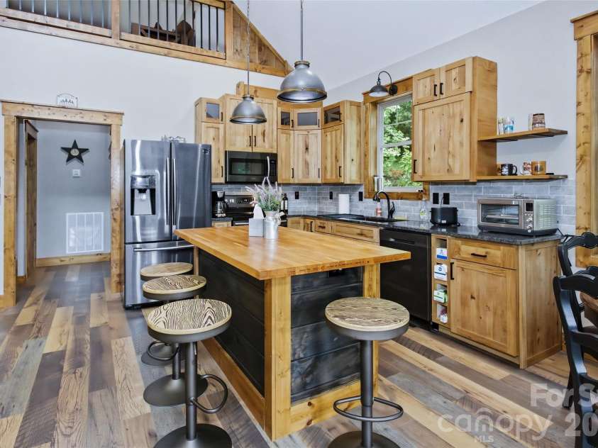 211 Wimbledon Court, Leicester, NC 28748.  MLS# CAR4383171, YatesRealty ID 26117. 