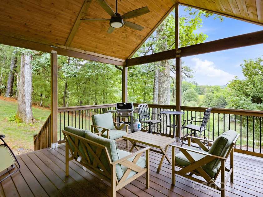 211 Wimbledon Court, Leicester, NC 28748.  MLS# CAR4383171, YatesRealty ID 26117. 