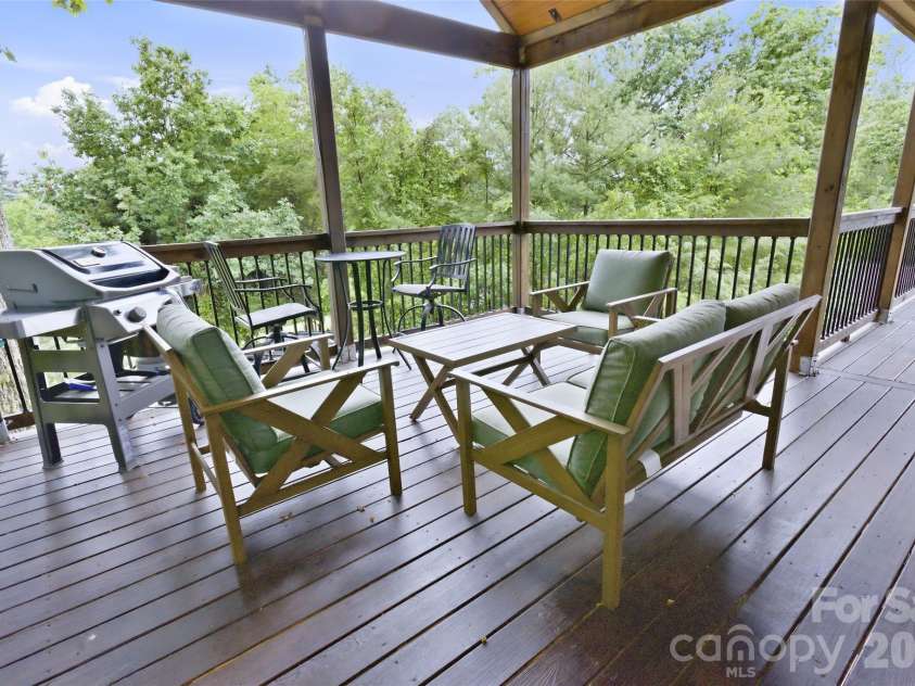 211 Wimbledon Court, Leicester, NC 28748.  MLS# CAR4383171, YatesRealty ID 26117. 