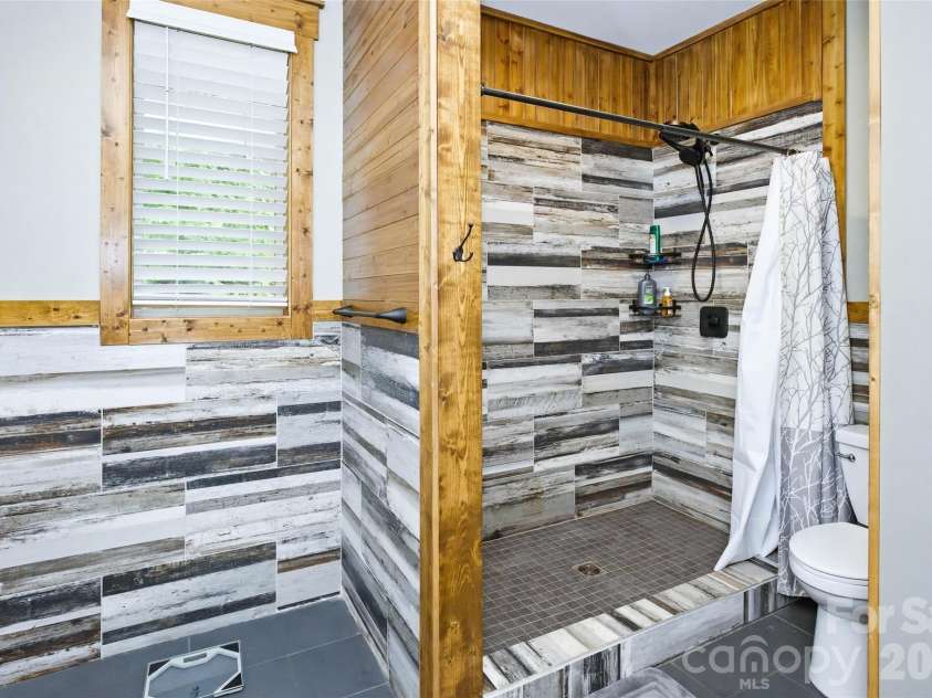 211 Wimbledon Court, Leicester, NC 28748.  MLS# CAR4383171, YatesRealty ID 26117. 