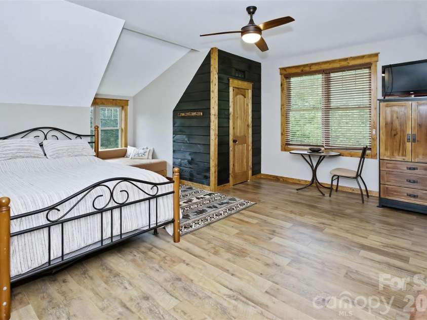 211 Wimbledon Court, Leicester, NC 28748.  MLS# CAR4383171, YatesRealty ID 26117. 
