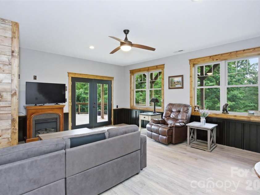 211 Wimbledon Court, Leicester, NC 28748.  MLS# CAR4383171, YatesRealty ID 26117. 