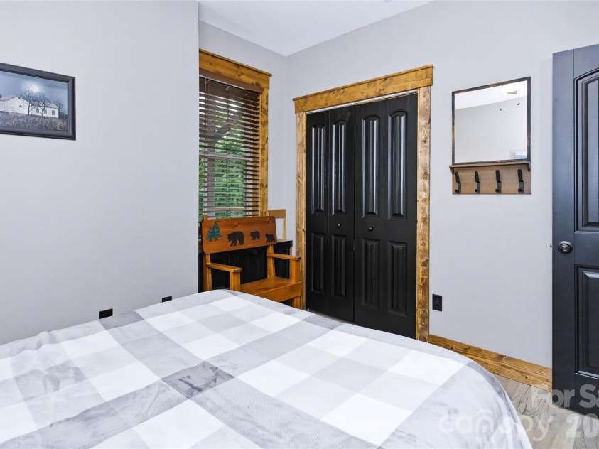 211 Wimbledon Court, Leicester, NC 28748.  MLS# CAR4383171, YatesRealty ID 26117. 