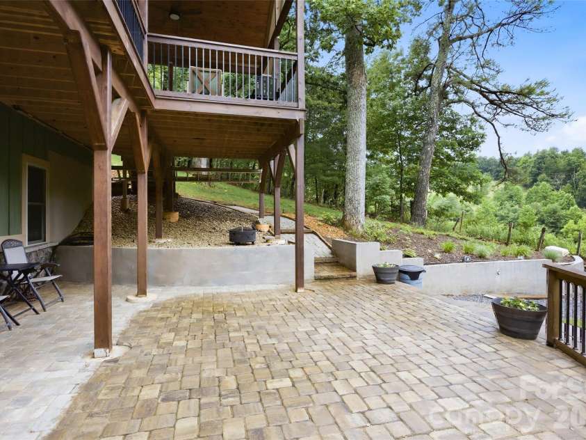 211 Wimbledon Court, Leicester, NC 28748.  MLS# CAR4383171, YatesRealty ID 26117. 
