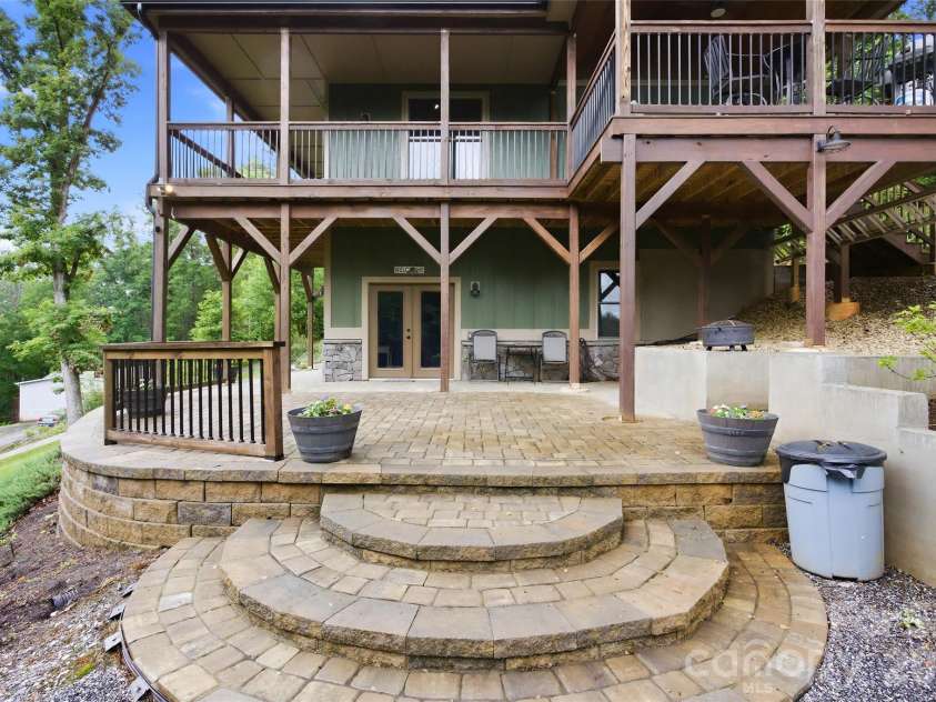 211 Wimbledon Court, Leicester, NC 28748.  MLS# CAR4383171, YatesRealty ID 26117. 