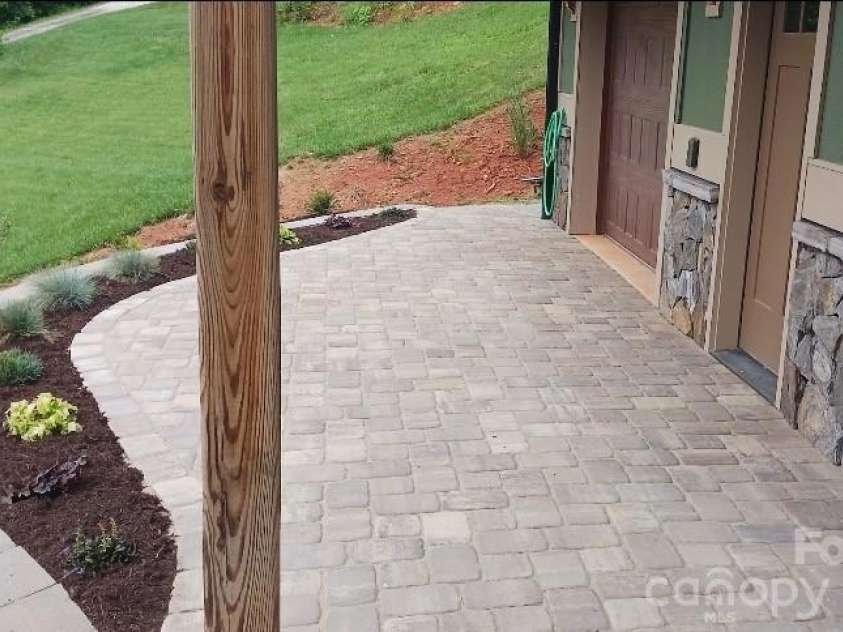 211 Wimbledon Court, Leicester, NC 28748.  MLS# CAR4383171, YatesRealty ID 26117. 