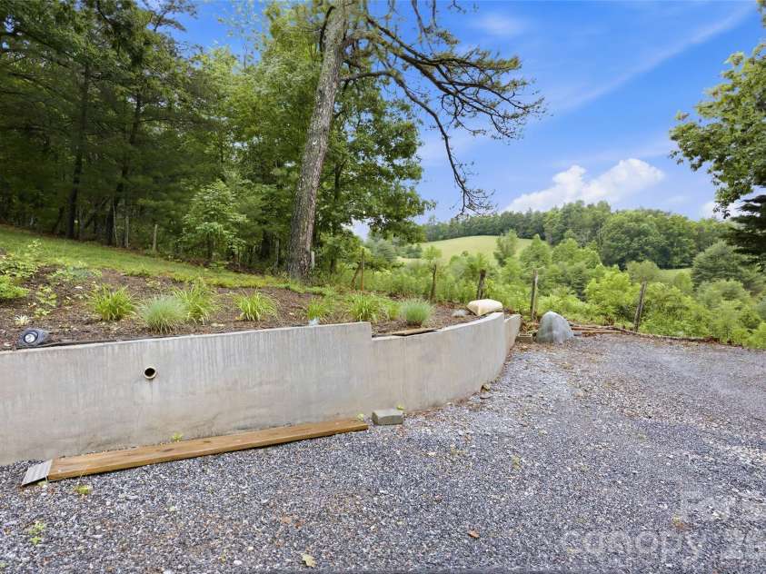 211 Wimbledon Court, Leicester, NC 28748.  MLS# CAR4383171, YatesRealty ID 26117. 
