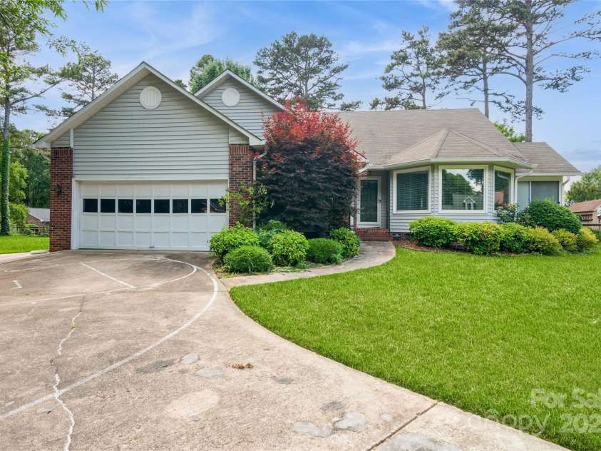 104 Gallarie Place, Salisbury, NC 28144.  MLS# CAR4256329, YatesRealty ID 26118. 