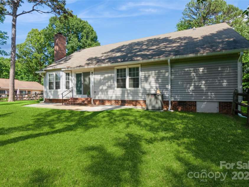 104 Gallarie Place, Salisbury, NC 28144.  MLS# CAR4256329, YatesRealty ID 26118. 