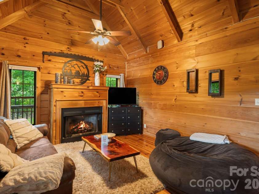 898 Morgan Hill Road, Black Mountain, NC 28711.  MLS# CAR4363235, YatesRealty ID 26118. 